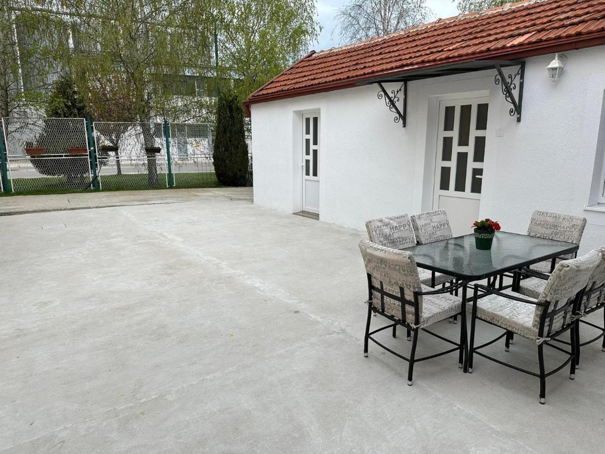 Apartmani Emily & Jully Никшич Экстерьер фото
