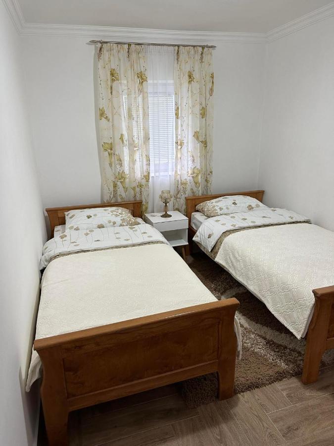 Apartmani Emily & Jully Никшич Экстерьер фото