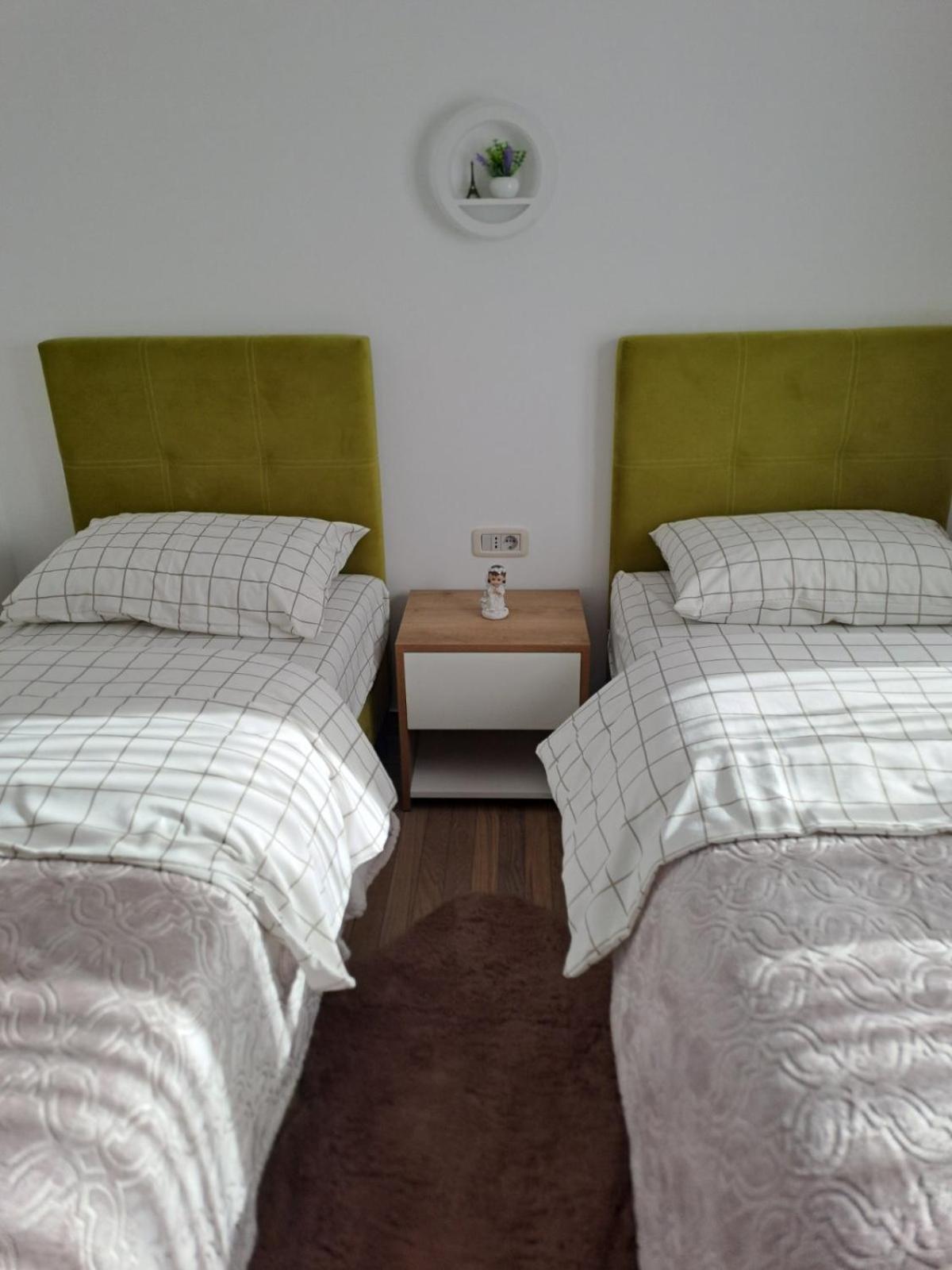 Apartmani Emily & Jully Никшич Экстерьер фото