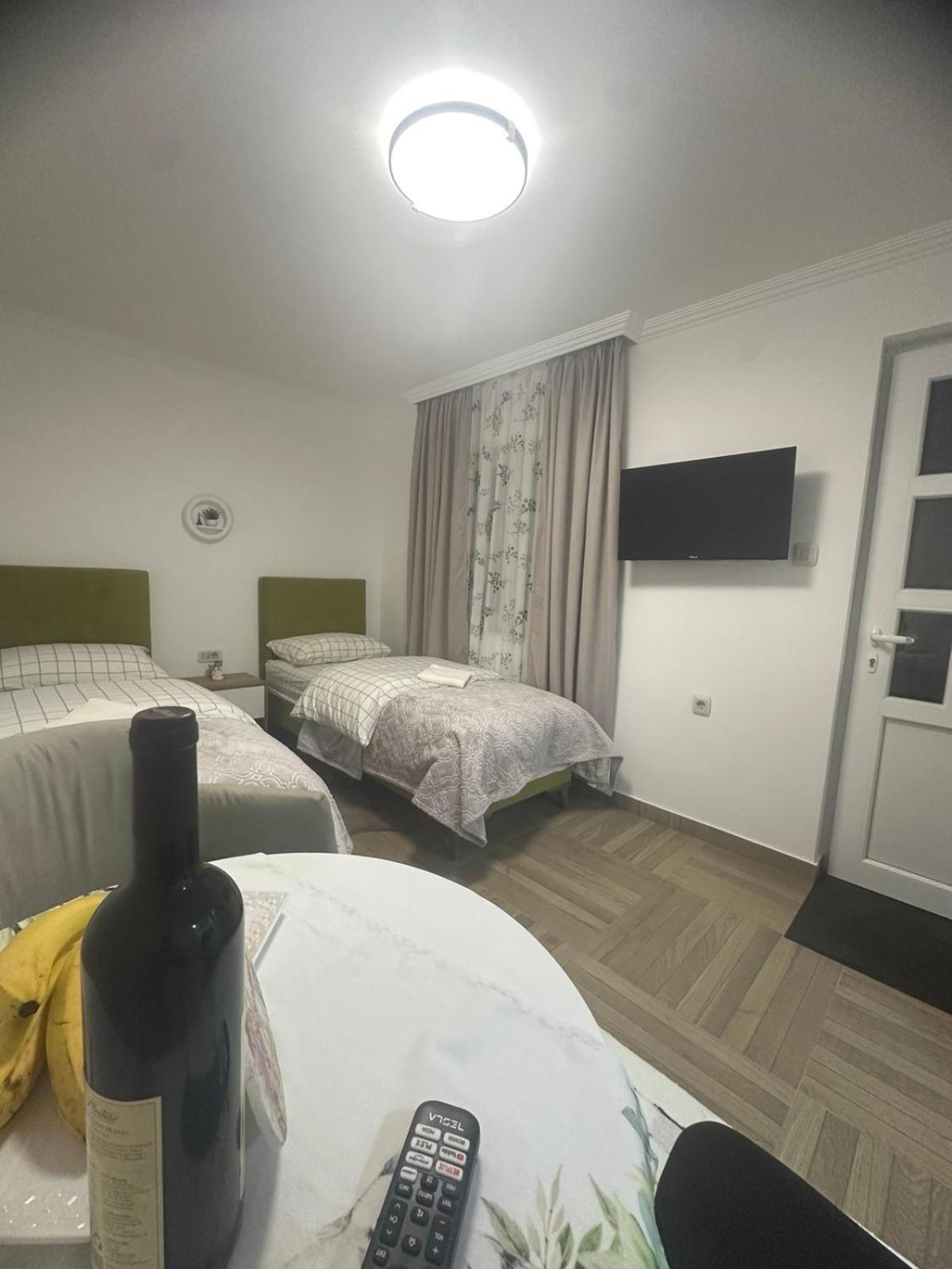 Apartmani Emily & Jully Никшич Экстерьер фото