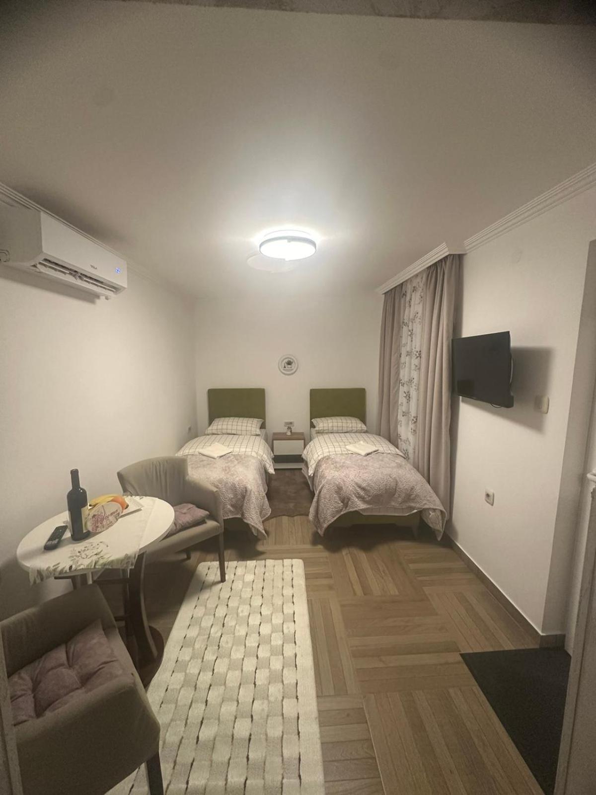 Apartmani Emily & Jully Никшич Экстерьер фото